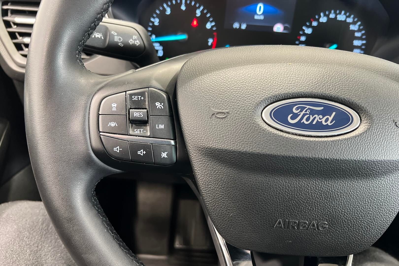Ford Focus iso kuva 28