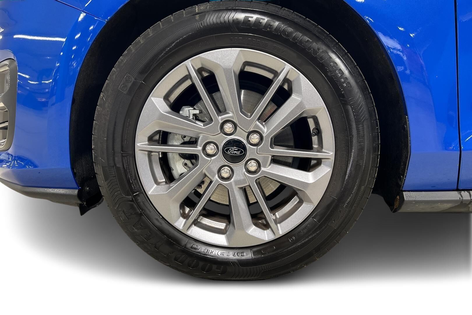 Ford Focus iso kuva 9