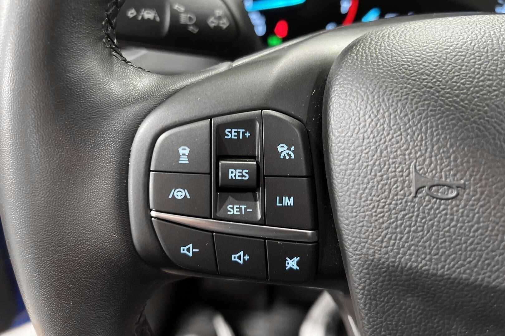 Ford Focus iso kuva 14