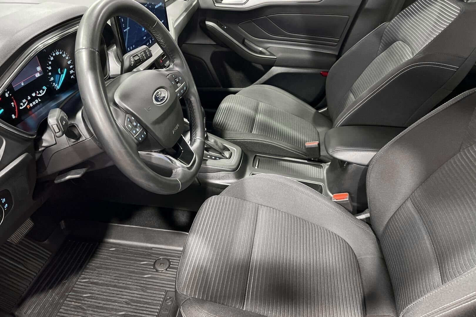 Ford Focus iso kuva 8