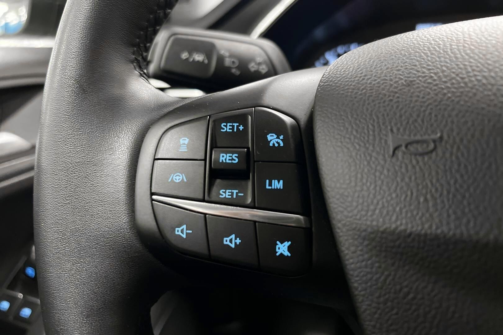 Ford Focus iso kuva 17
