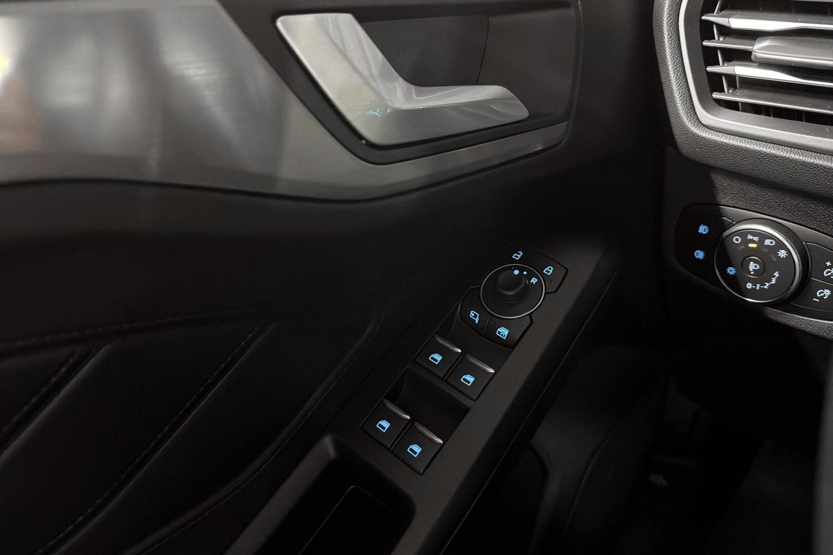 Ford Focus iso kuva 20