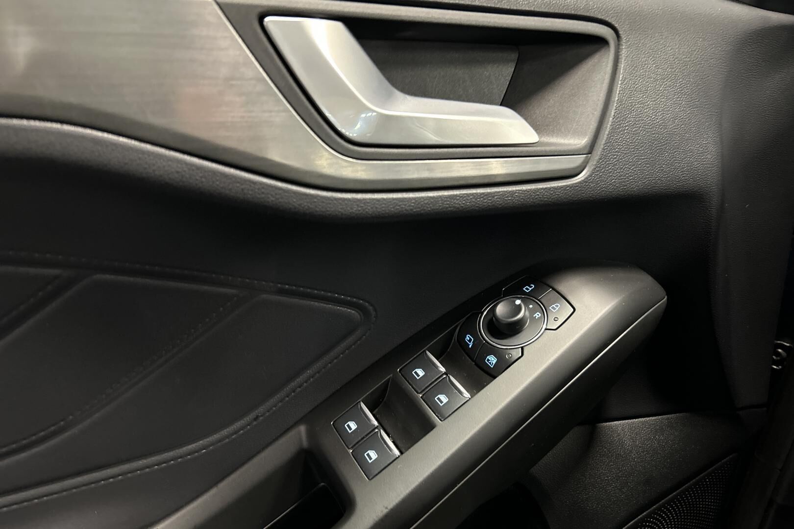 Ford Focus iso kuva 24