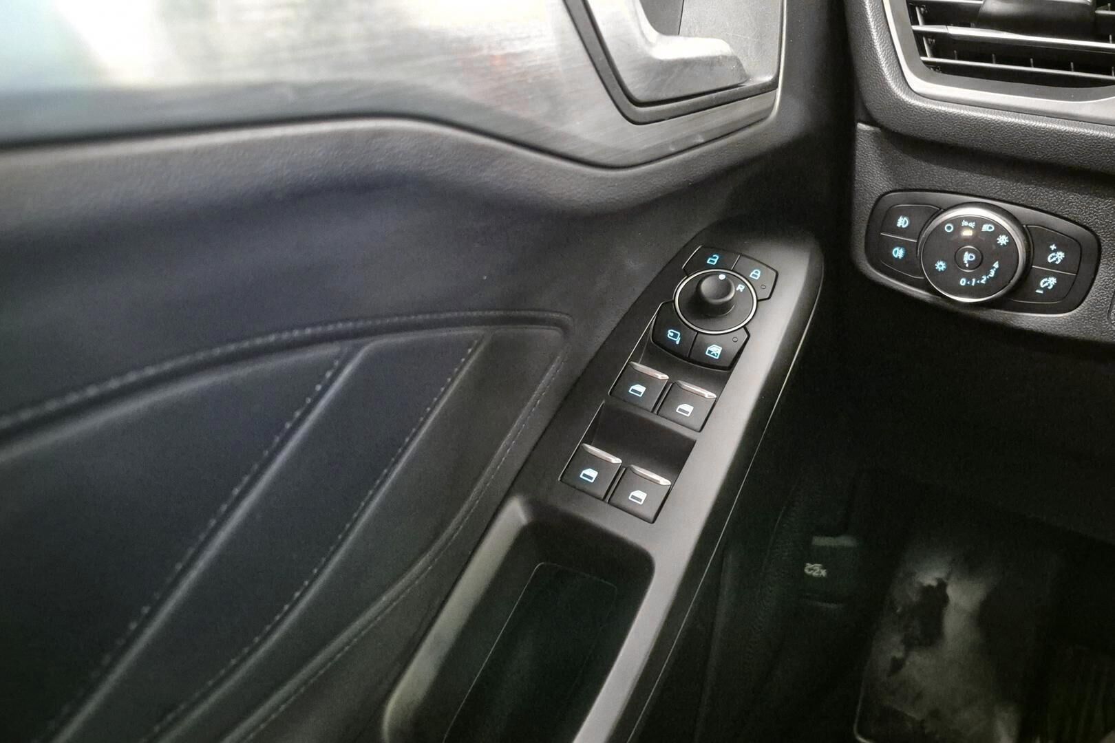 Ford Focus iso kuva 17