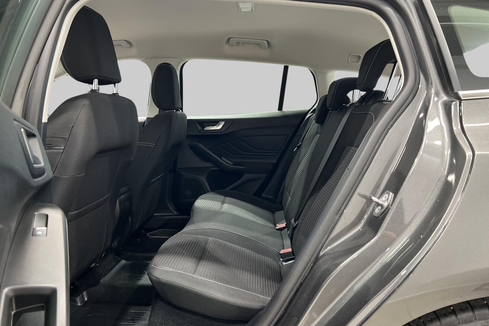 Ford Focus iso kuva 8