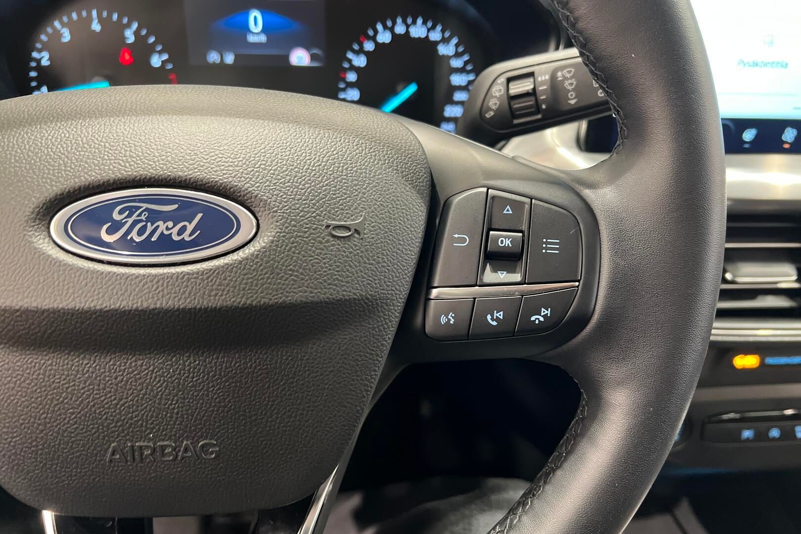 Ford Focus iso kuva 37