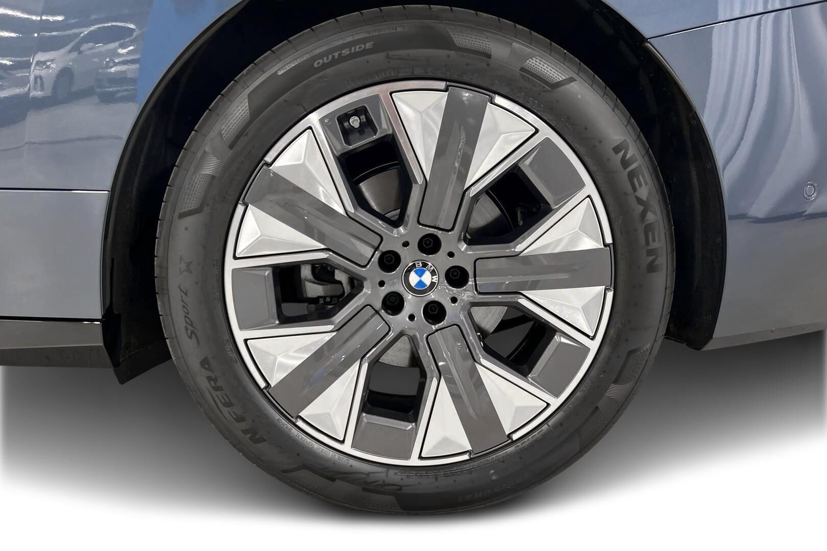 BMW iX iso kuva 12