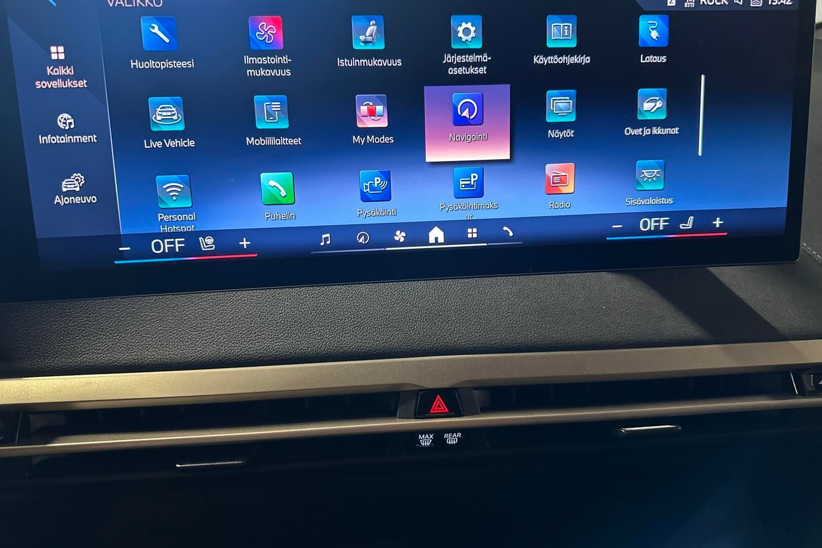 BMW iX iso kuva 16