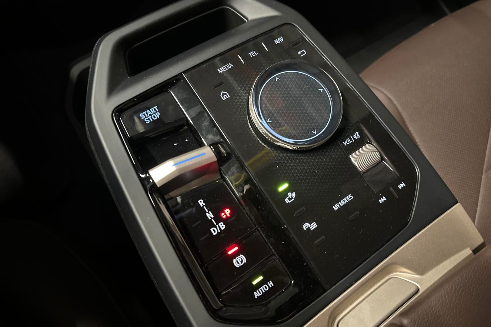 BMW iX iso kuva 20