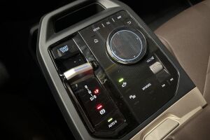 BMW iX esikatselu 20
