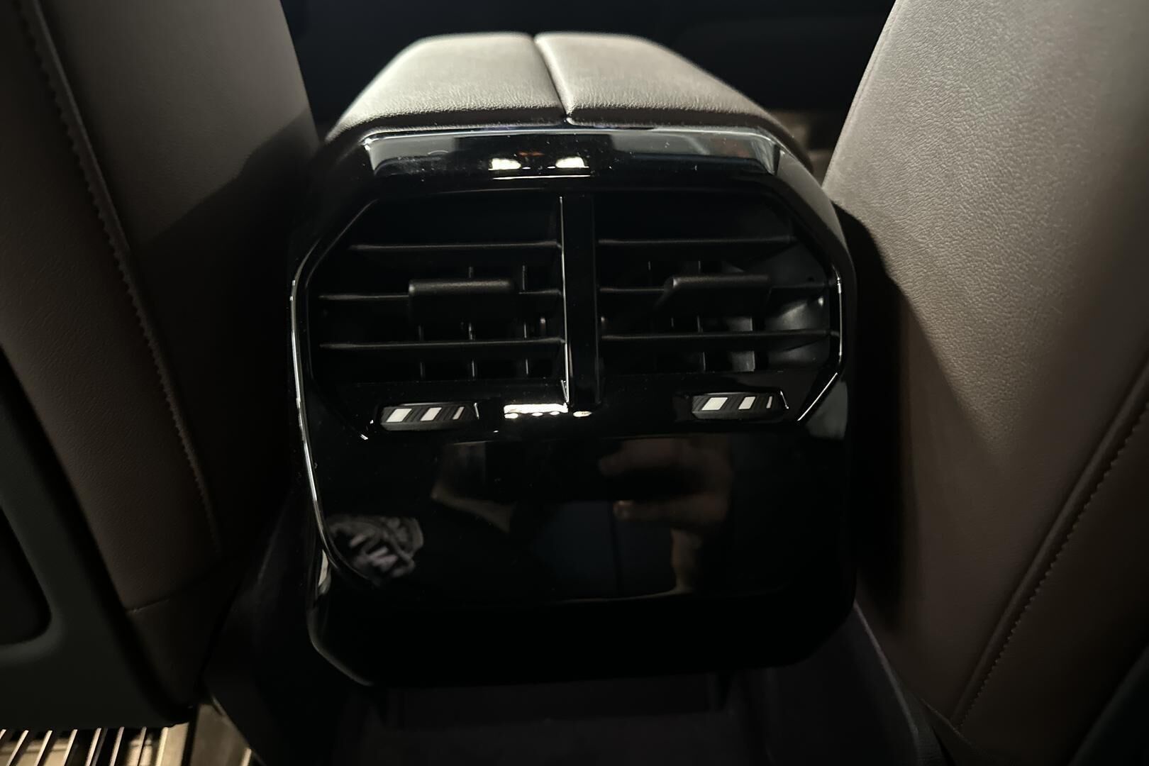 BMW iX iso kuva 28