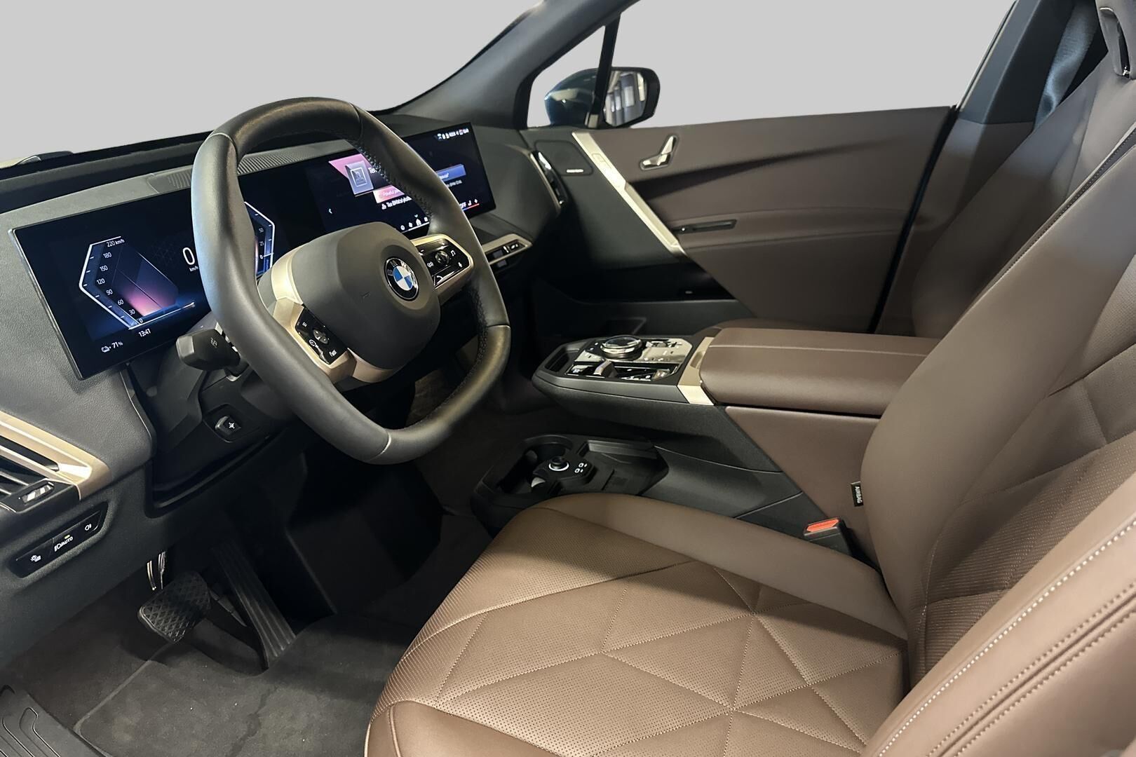 BMW iX iso kuva 8