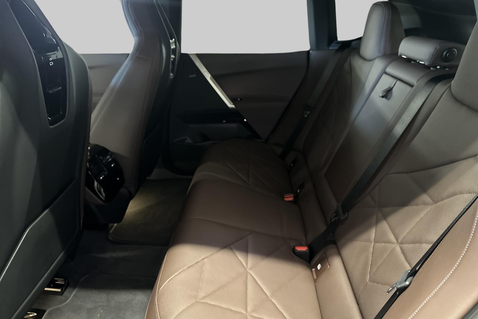 BMW iX iso kuva 9