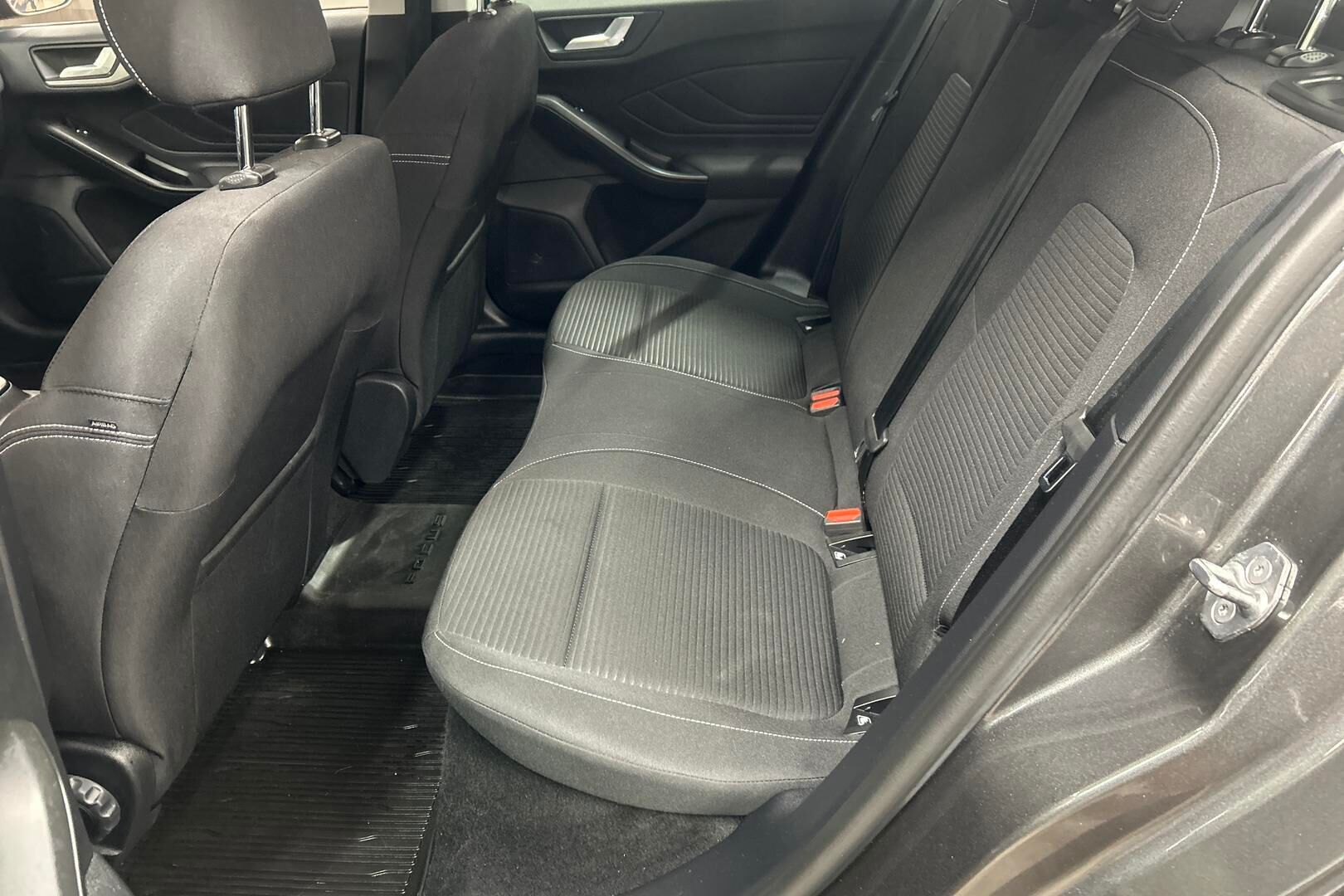 Ford Focus iso kuva 10