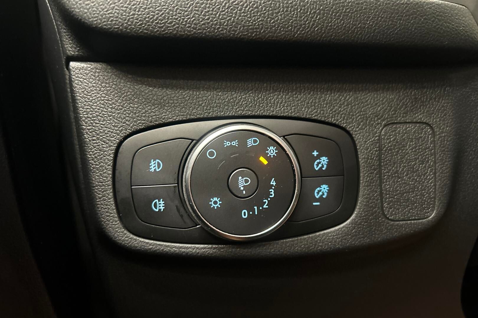 Ford Focus iso kuva 19