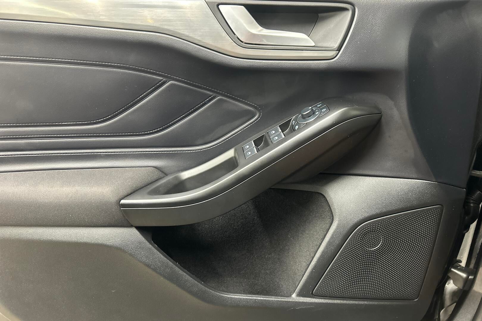 Ford Focus iso kuva 20