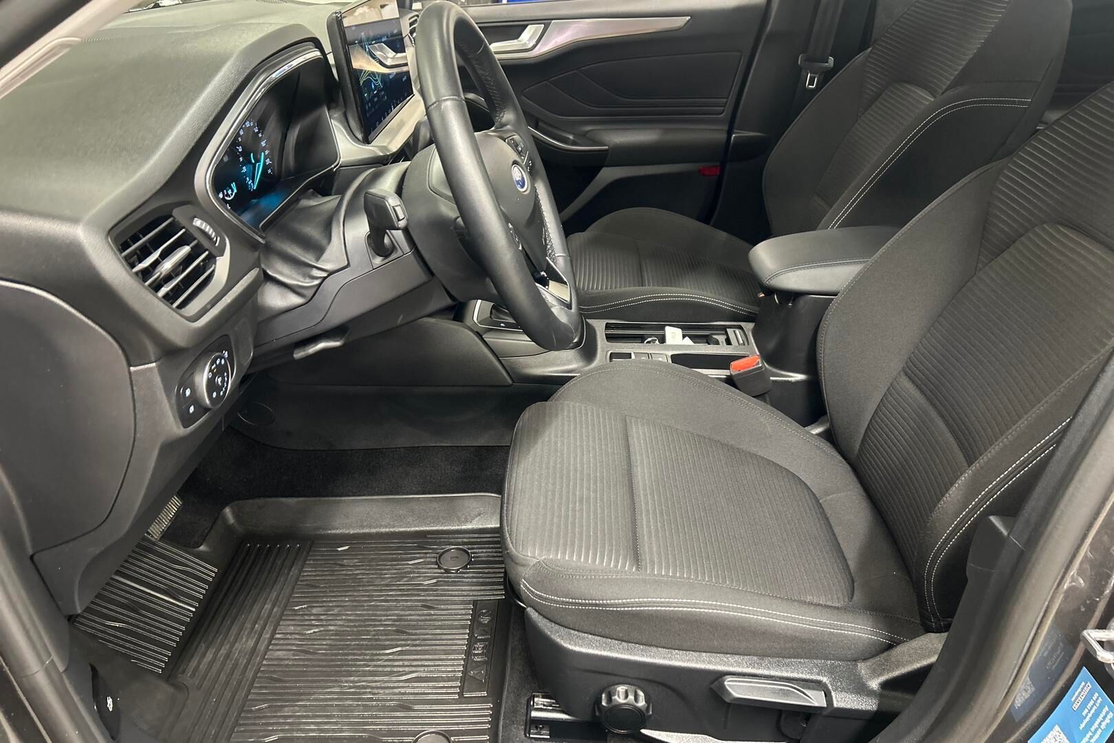 Ford Focus iso kuva 9