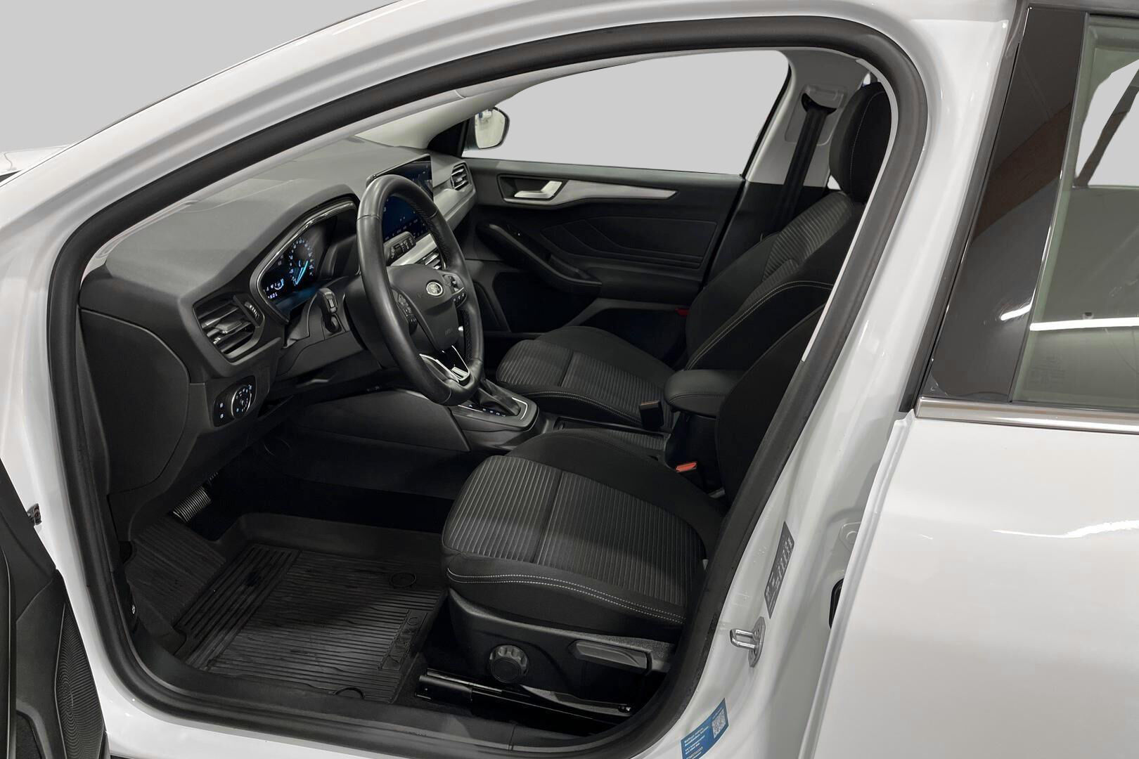Ford Focus iso kuva 8