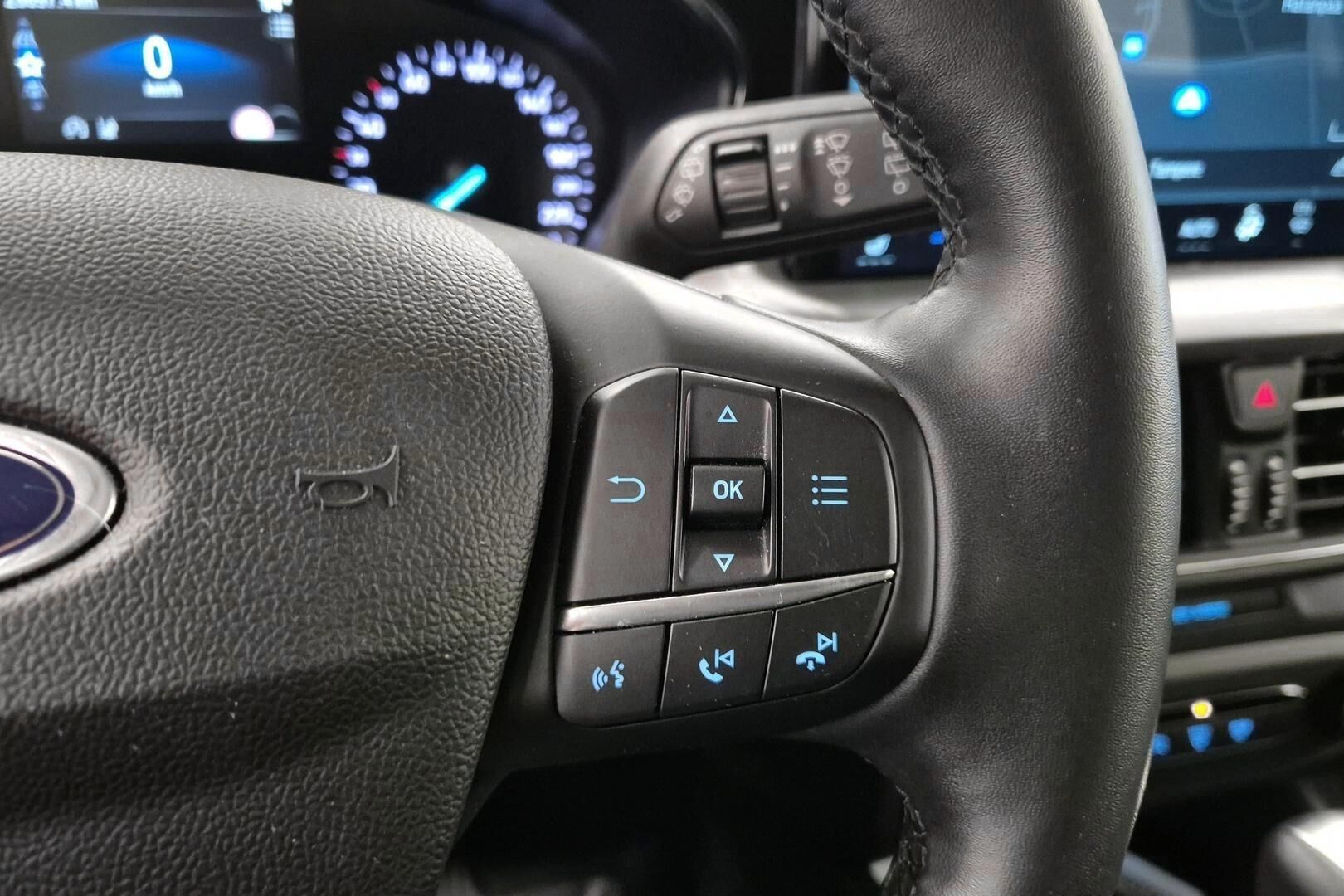 Ford Focus iso kuva 24