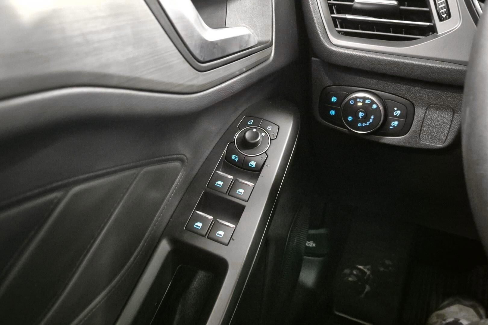 Ford Focus iso kuva 7