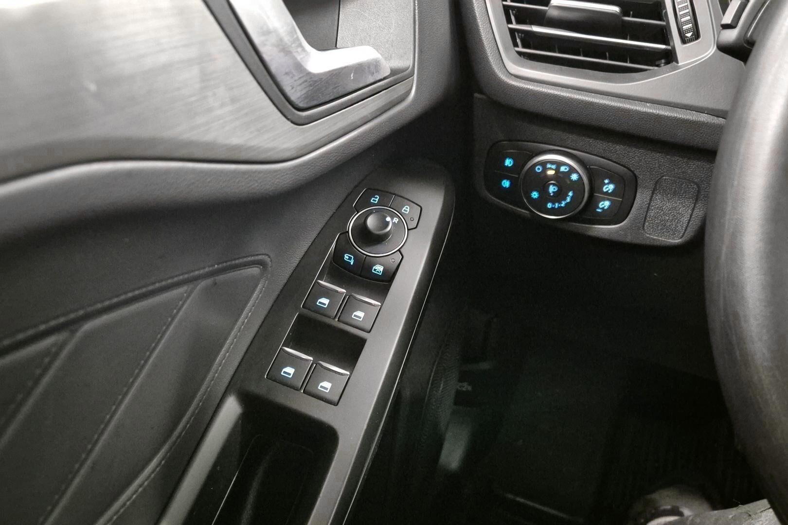 Ford Focus iso kuva 20