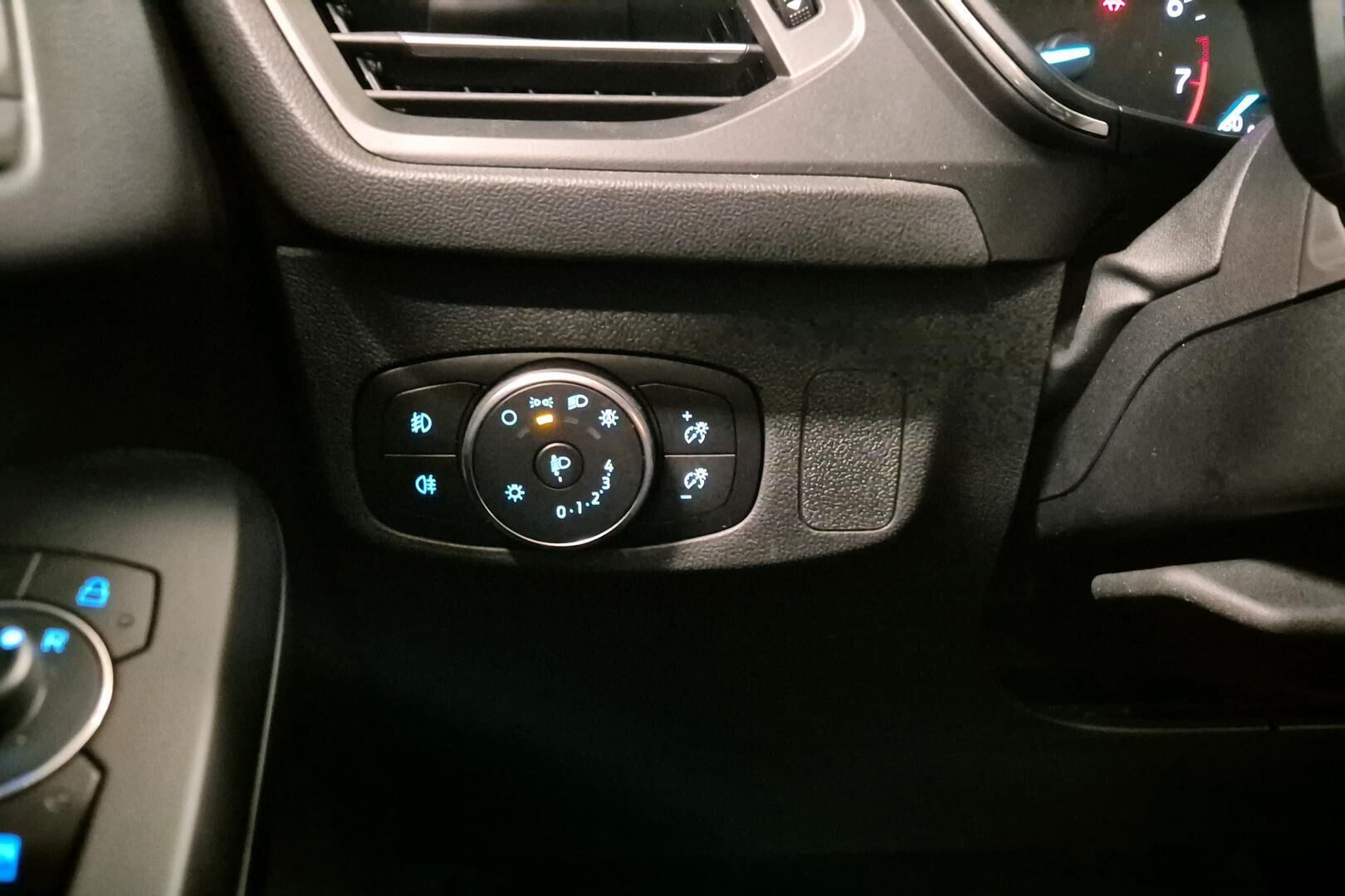 Ford Focus iso kuva 21