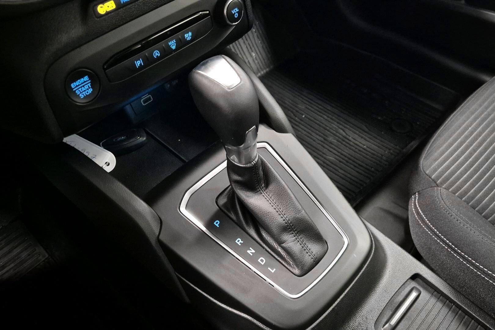 Ford Focus iso kuva 17