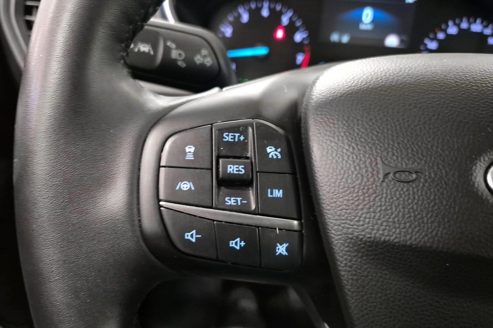 Ford Focus iso kuva 19