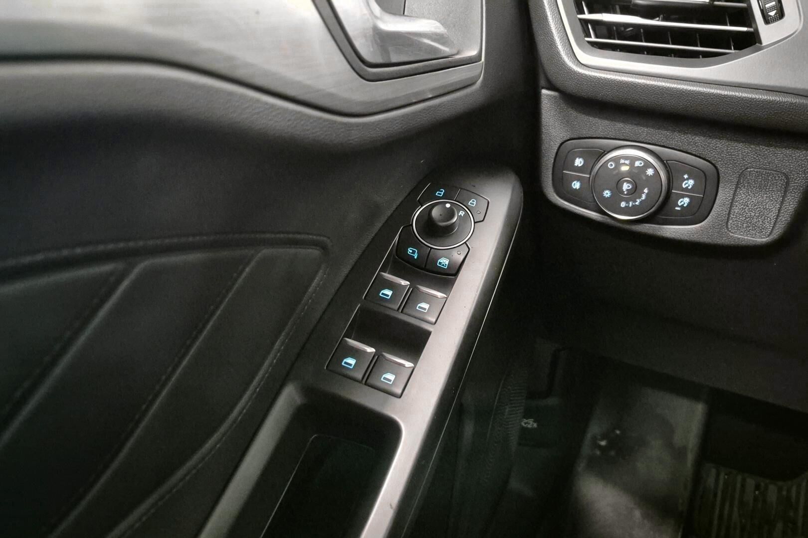 Ford Focus iso kuva 20