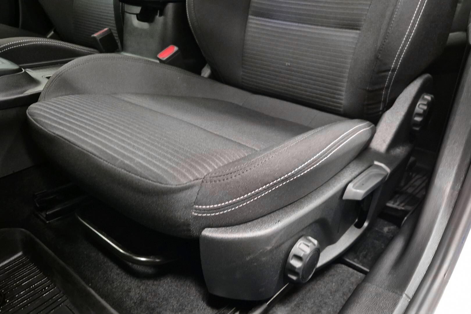 Ford Focus iso kuva 24