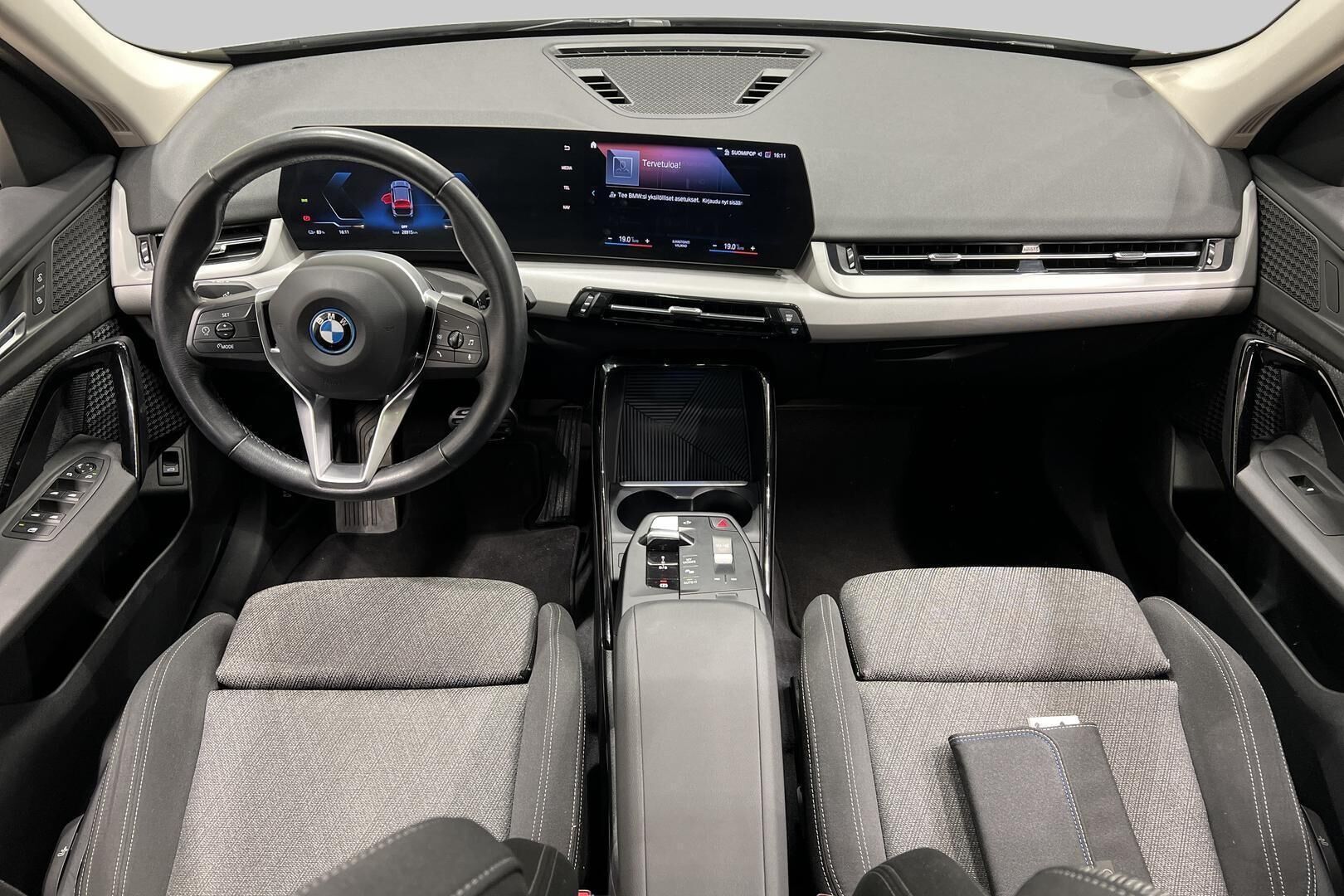 BMW IX1 iso kuva 12