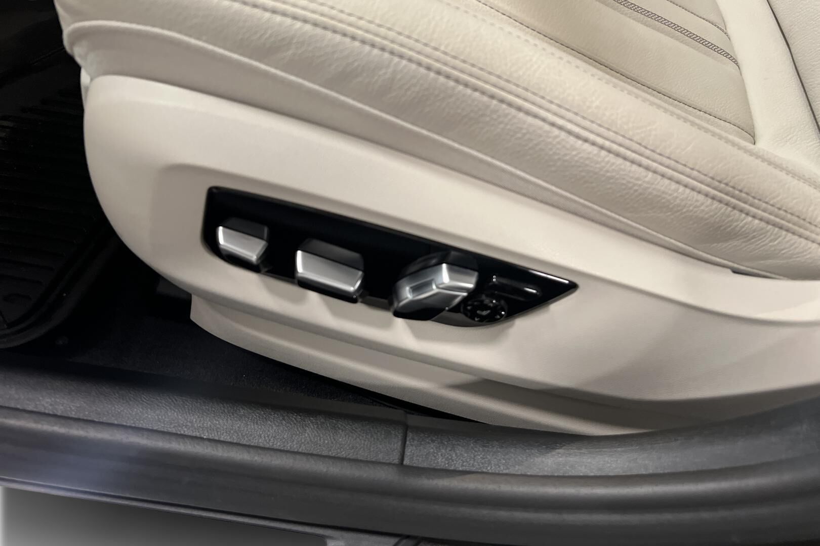 BMW 5-SARJA iso kuva 3