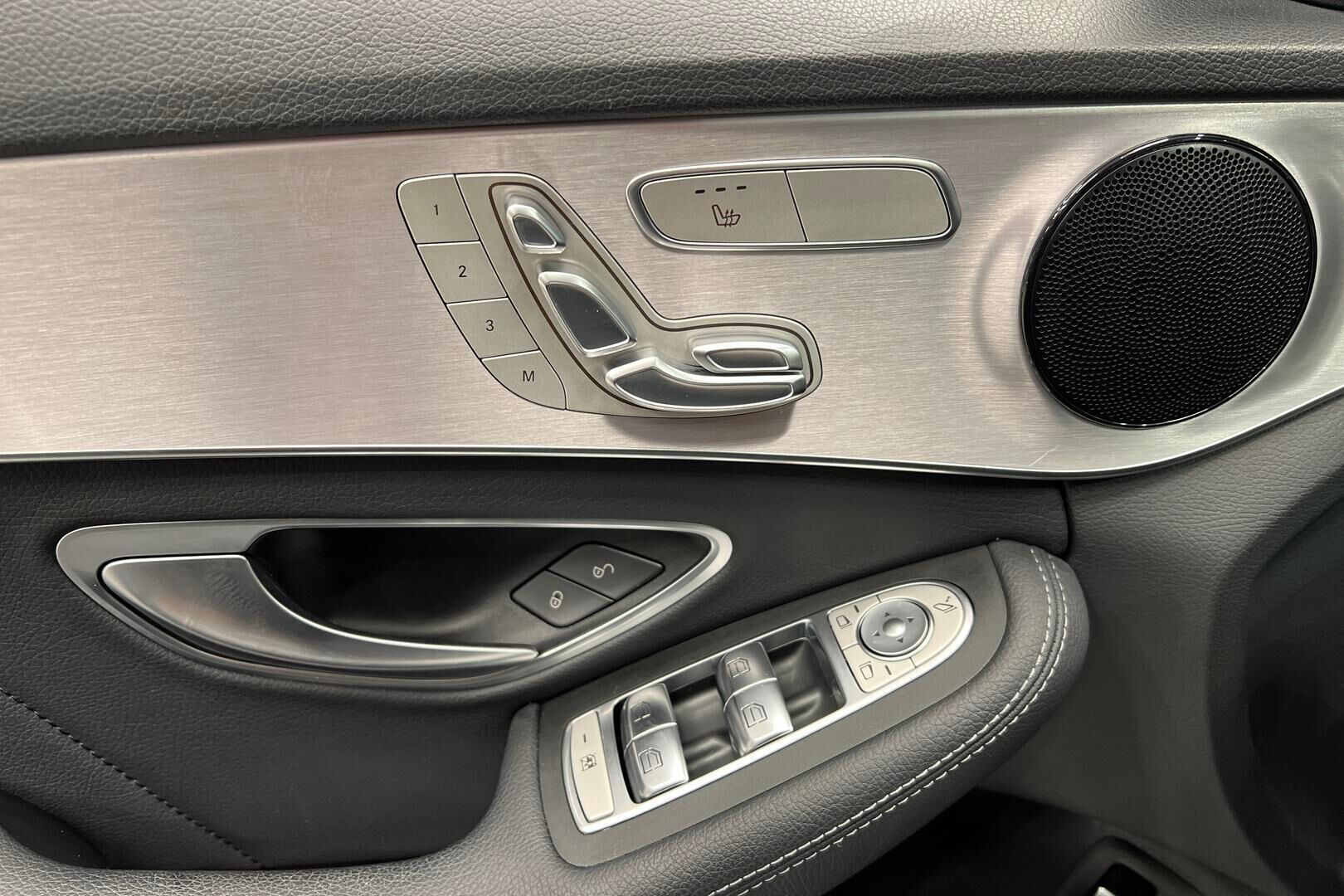 MERCEDES-BENZ C iso kuva 32