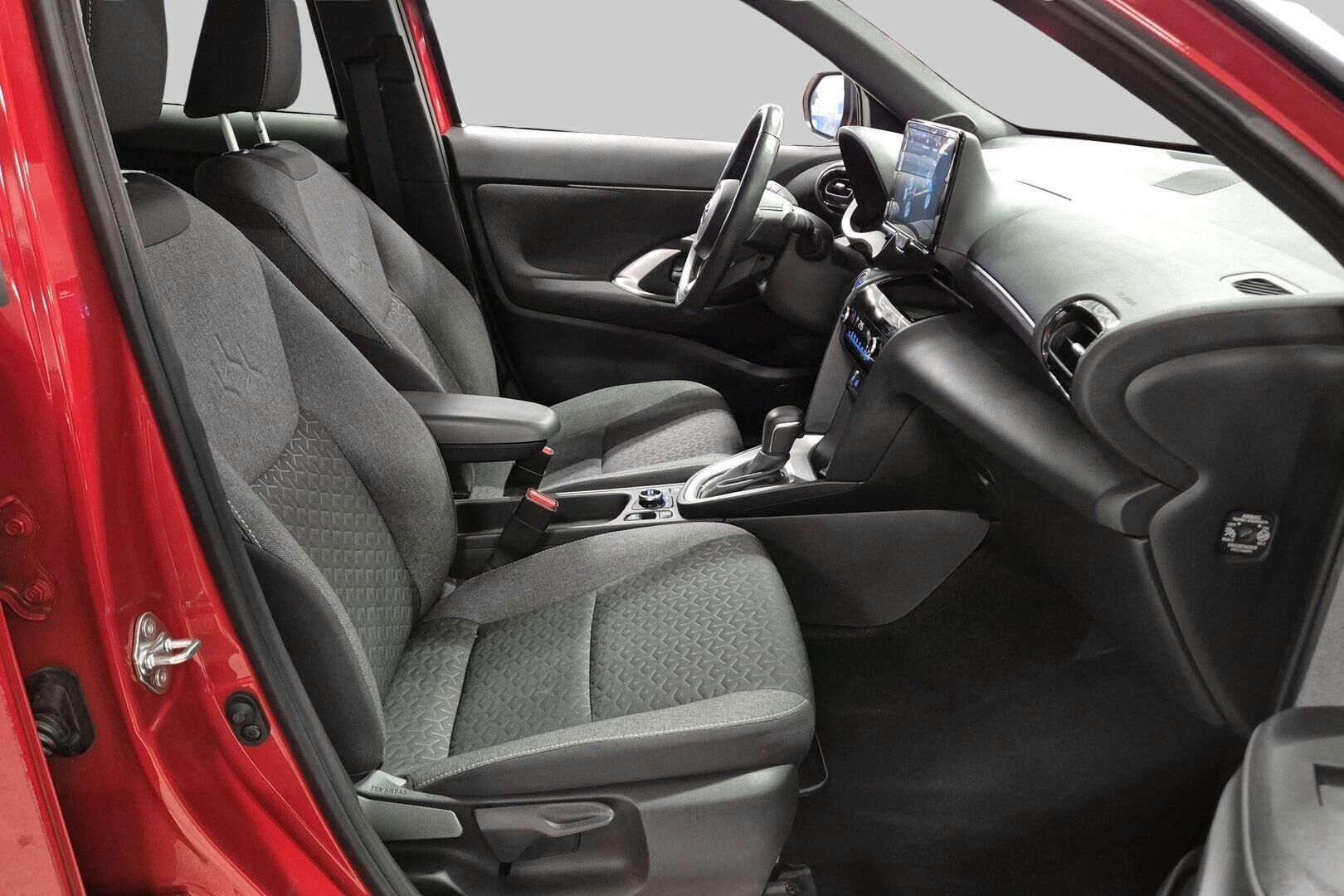 TOYOTA YARIS CROSS iso kuva 3