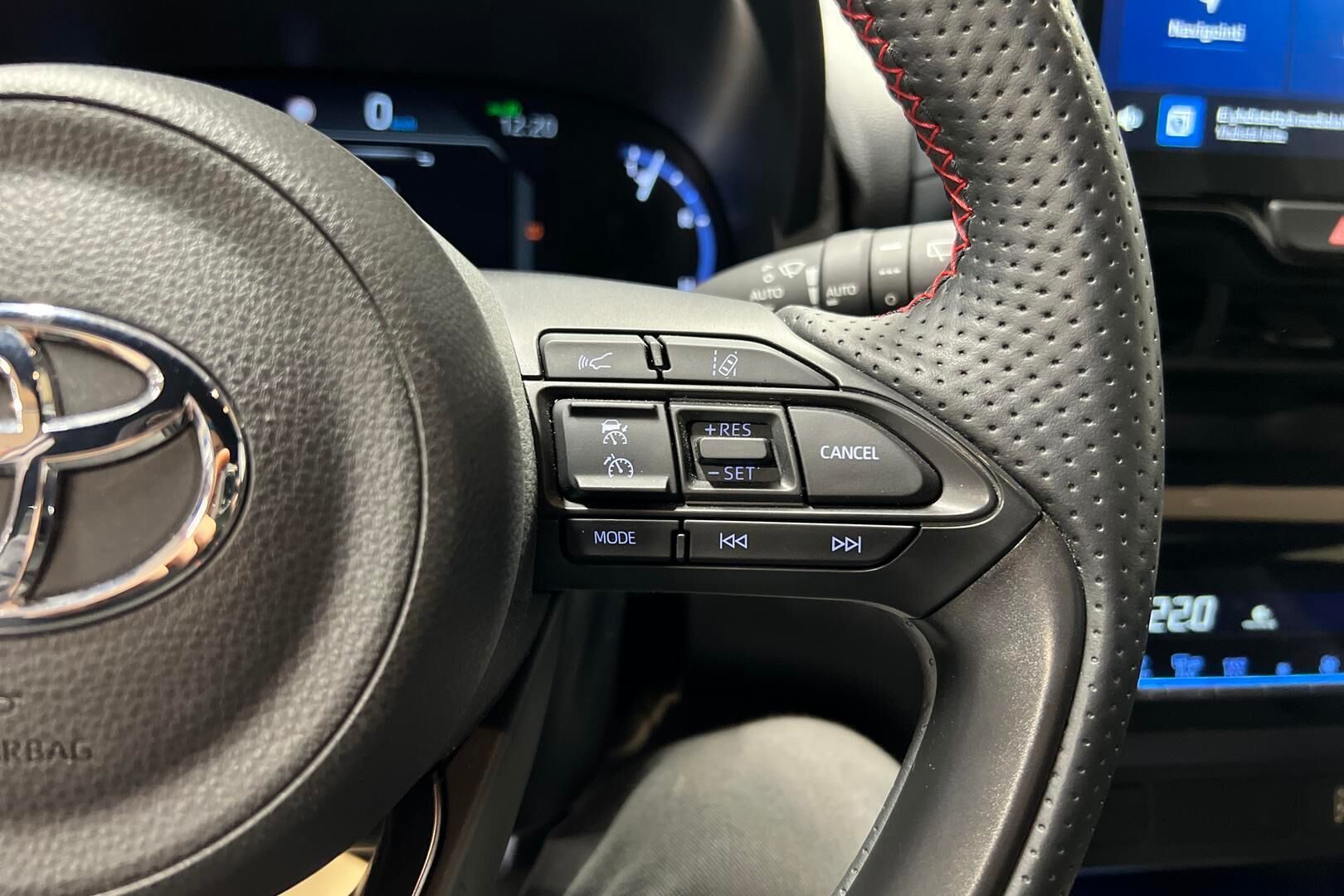 TOYOTA YARIS CROSS iso kuva 13