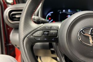 TOYOTA YARIS CROSS esikatselu 14