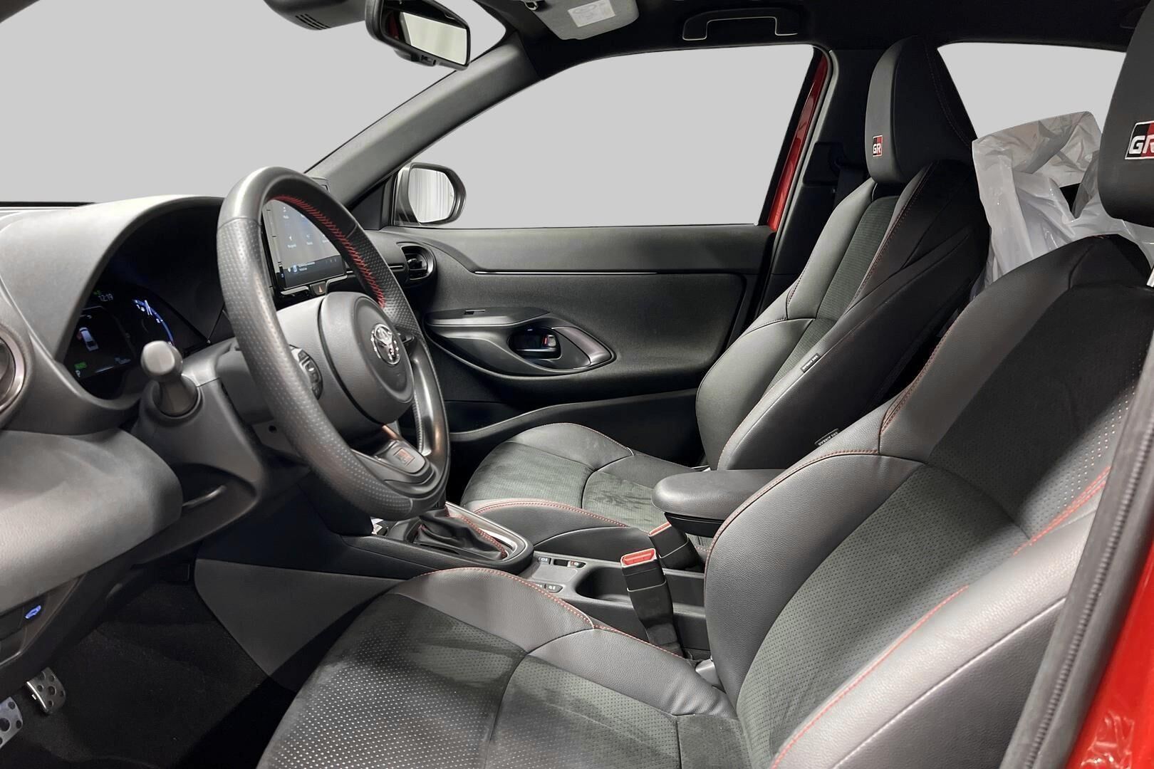 TOYOTA YARIS CROSS iso kuva 6