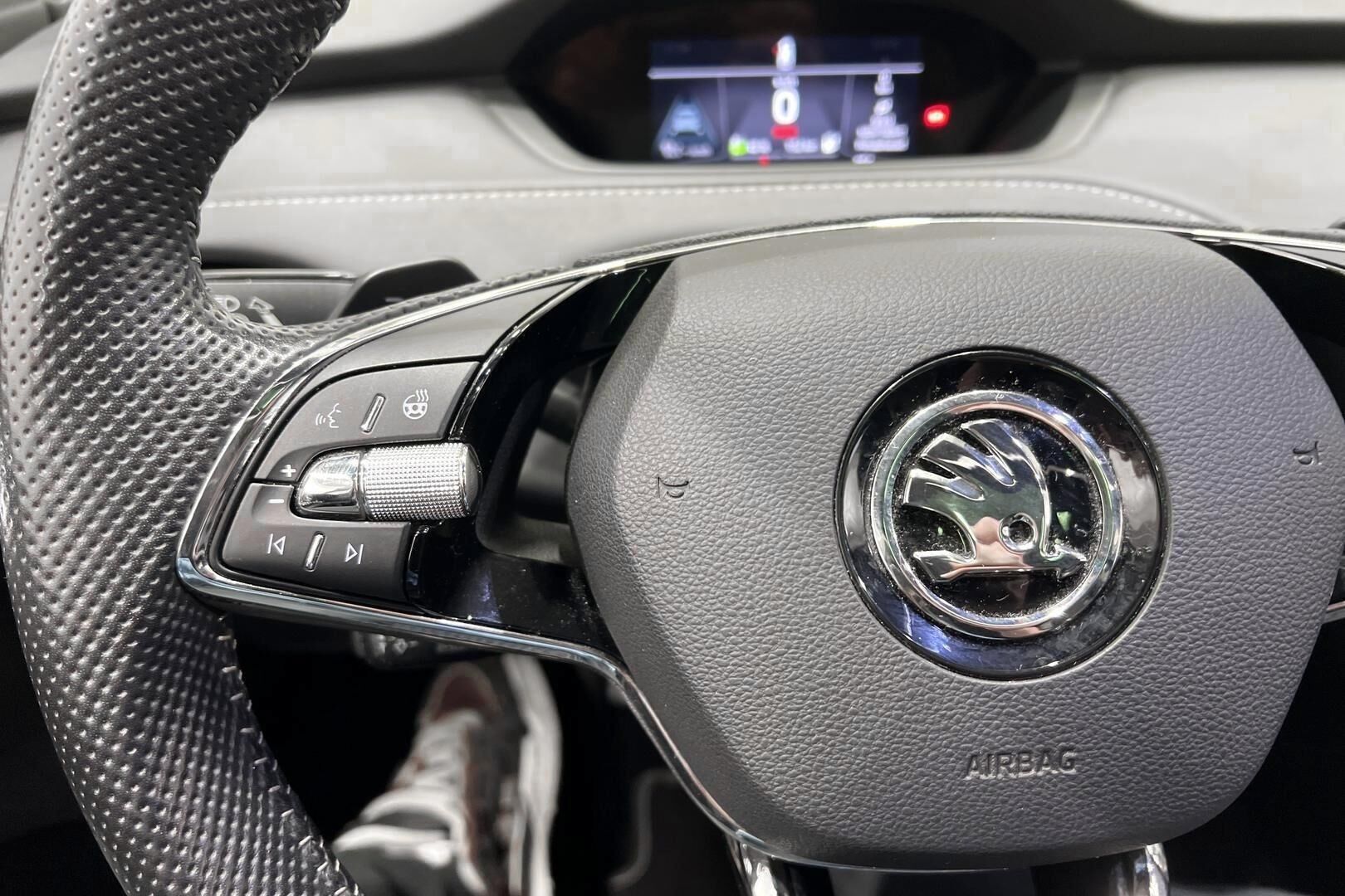 SKODA ENYAQ iso kuva 27