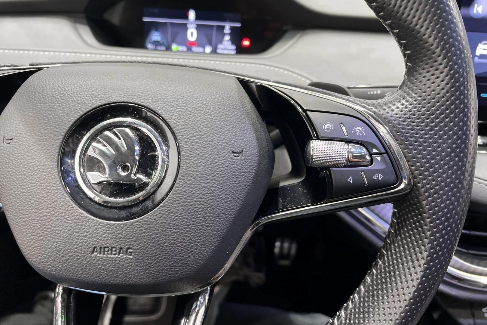 SKODA ENYAQ iso kuva 29