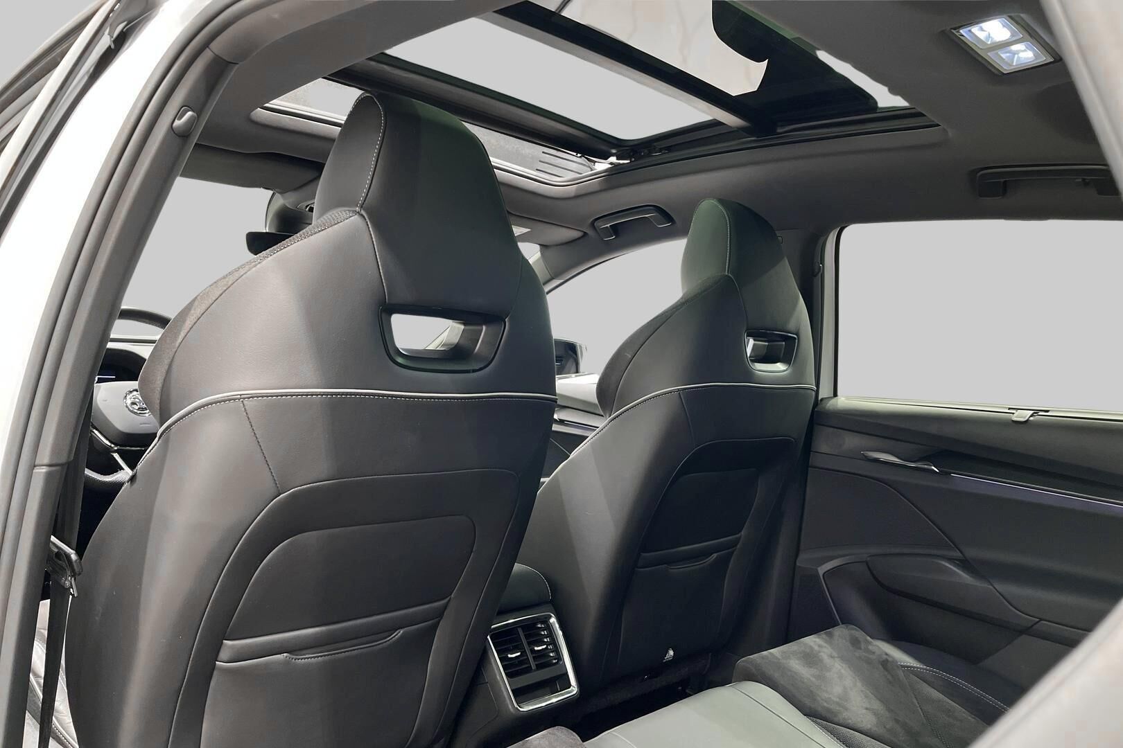 SKODA ENYAQ iso kuva 38