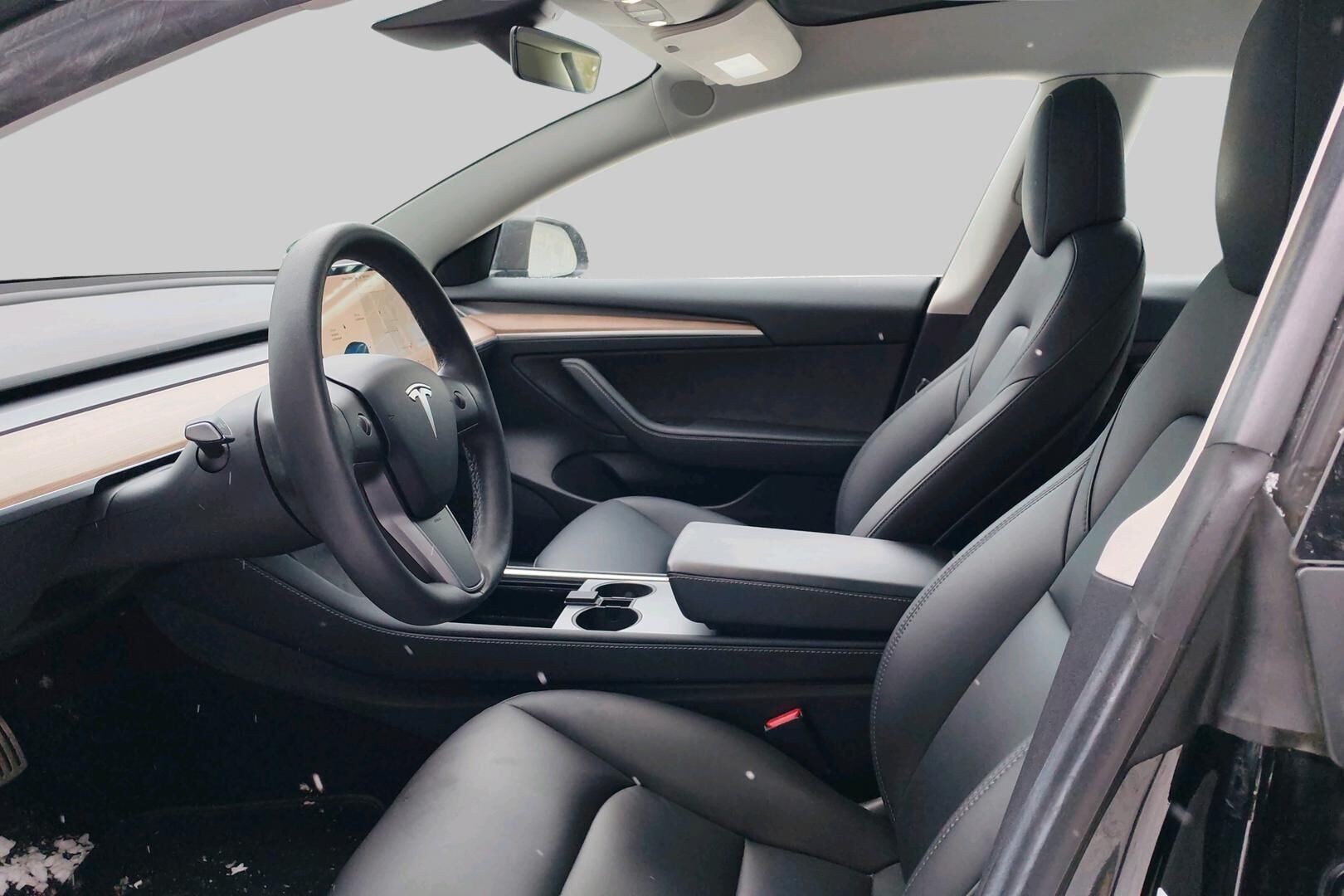 TESLA MODEL 3 iso kuva 1
