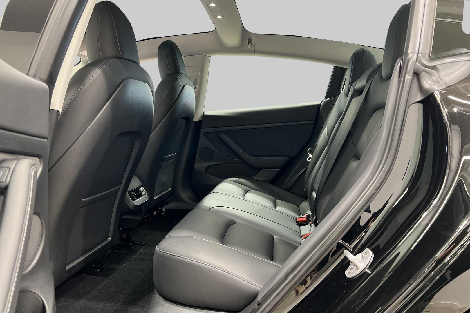 TESLA MODEL 3 iso kuva 6