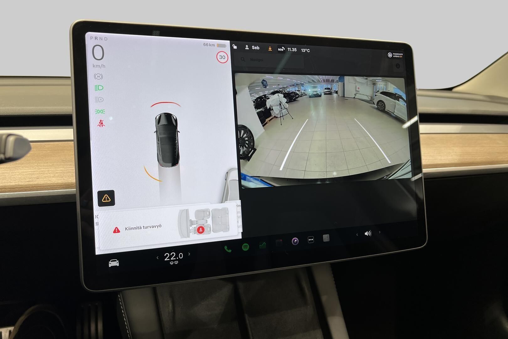 TESLA MODEL 3 iso kuva 24