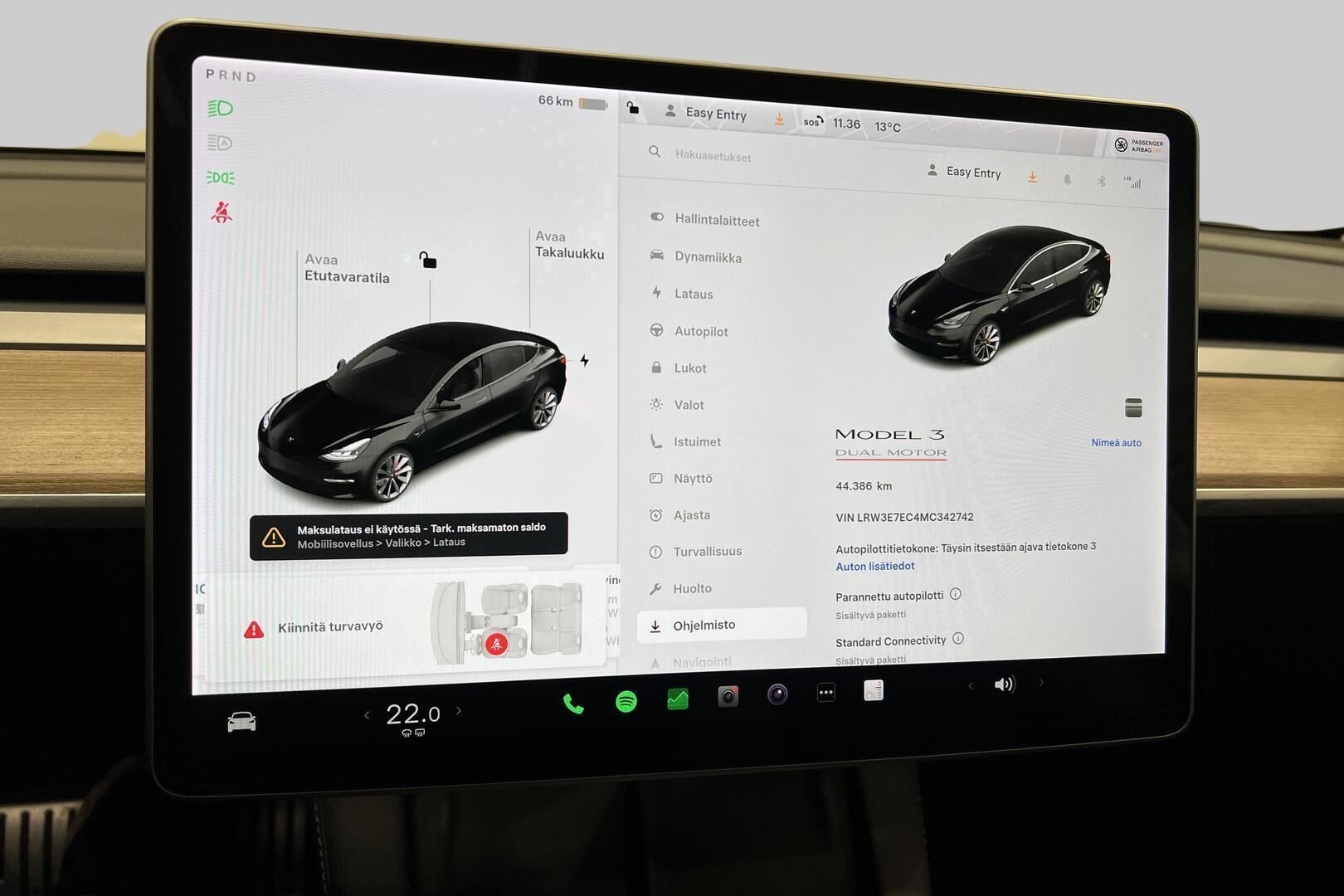 TESLA MODEL 3 iso kuva 25
