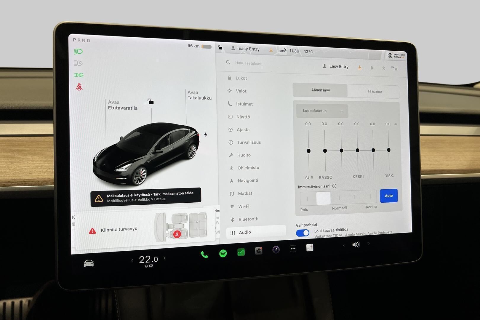 TESLA MODEL 3 iso kuva 12