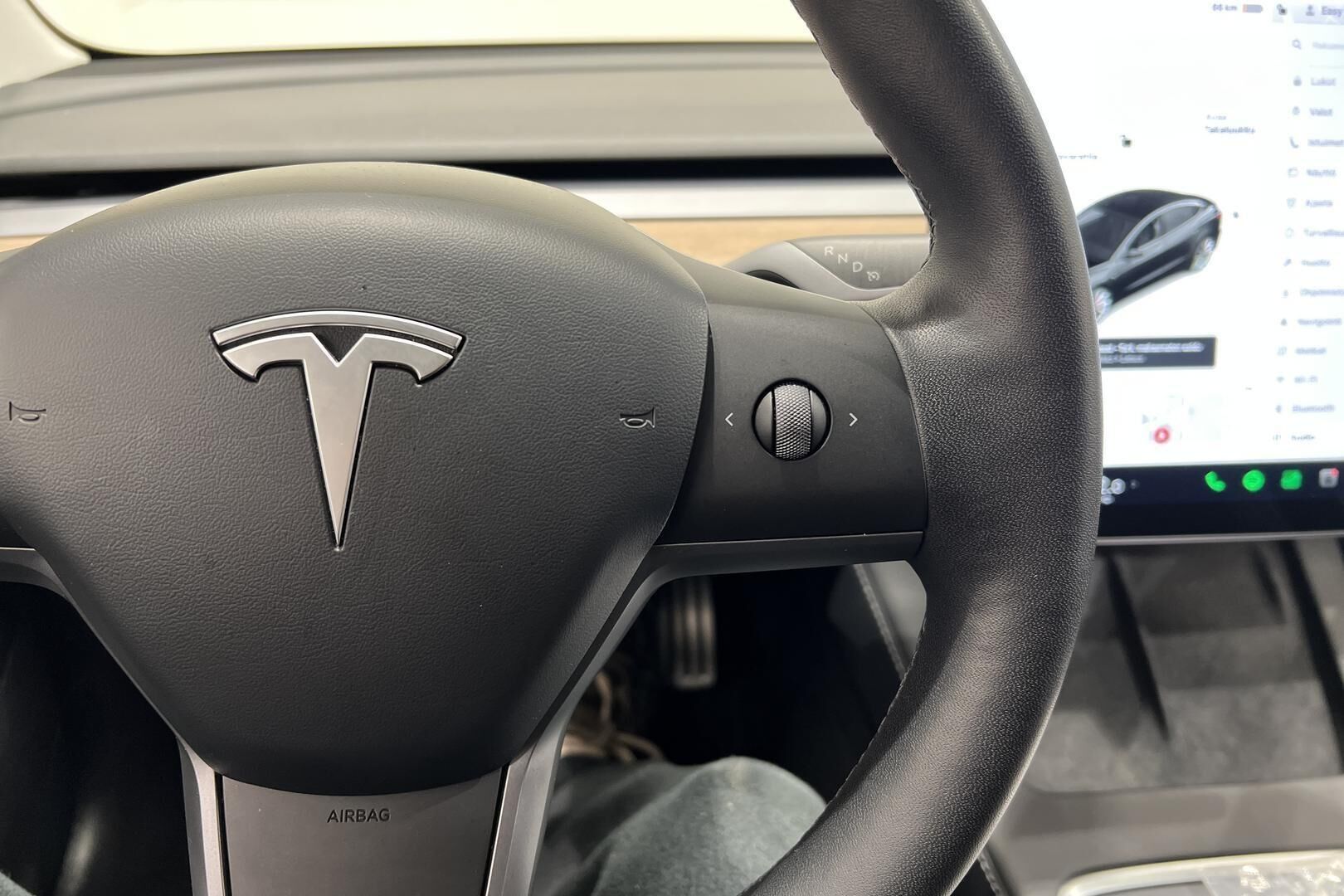 TESLA MODEL 3 iso kuva 26