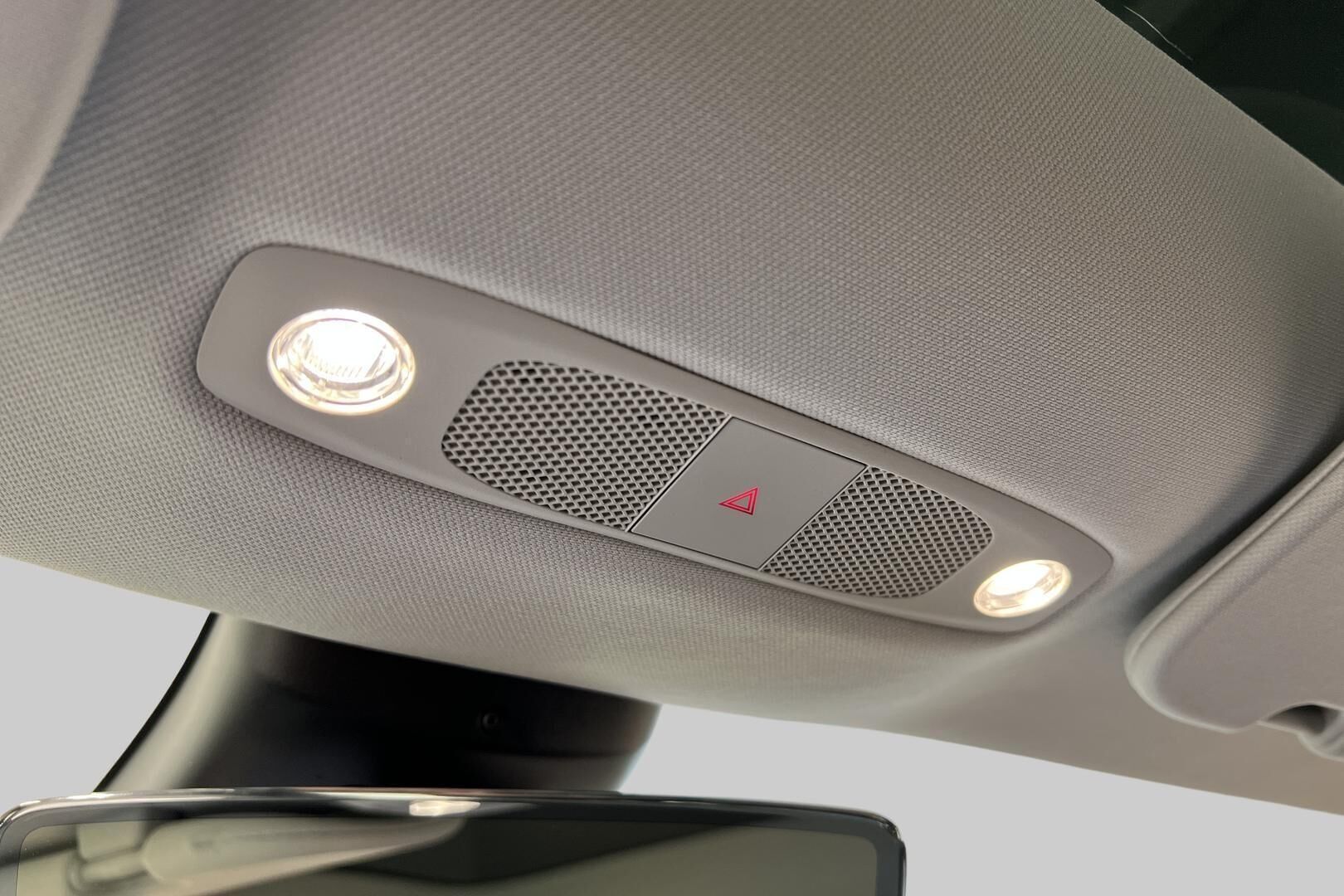 TESLA MODEL 3 iso kuva 28