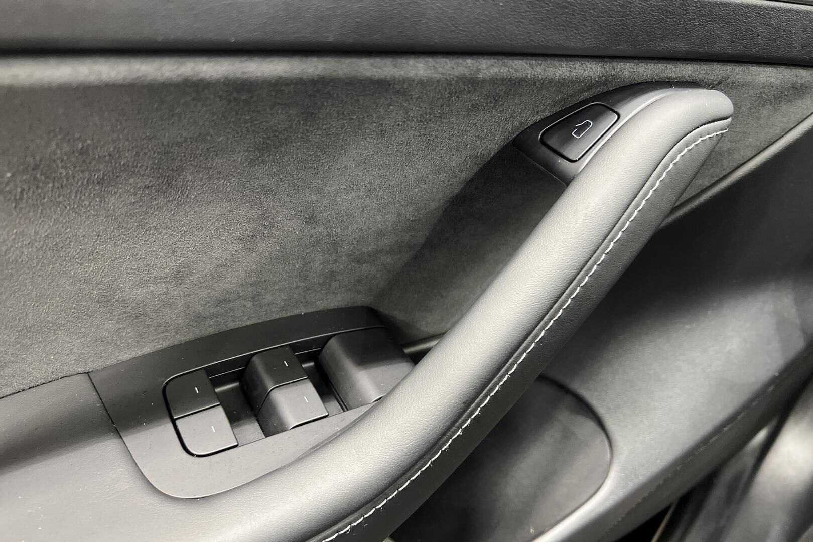 TESLA MODEL 3 iso kuva 29