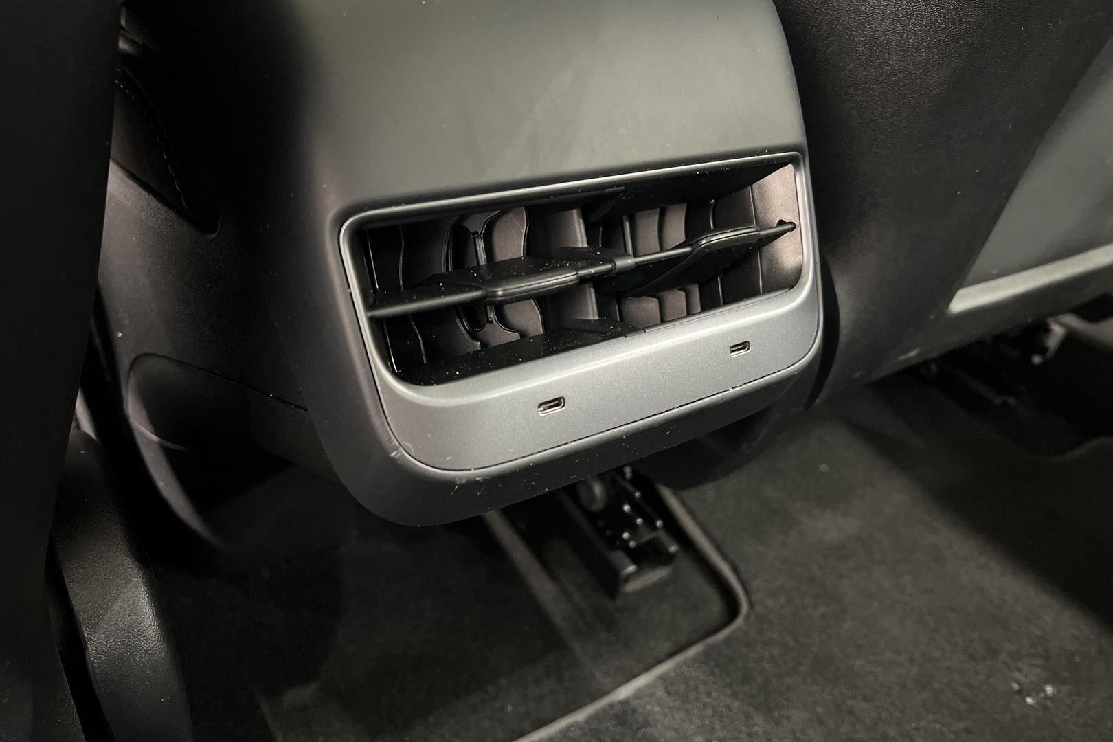 TESLA MODEL 3 iso kuva 31