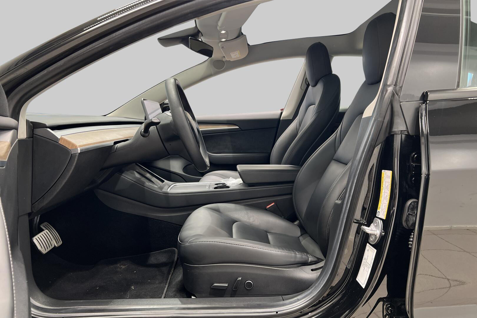 TESLA MODEL 3 iso kuva 5